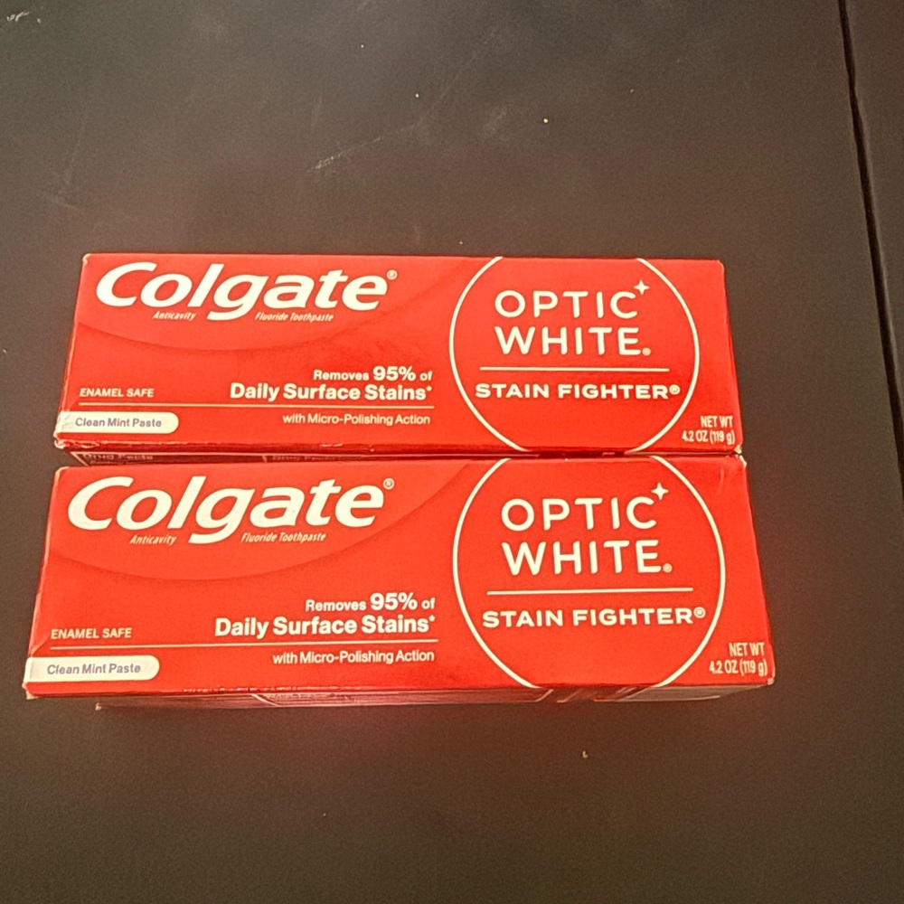 Colgate Optic White Stain Fighter Toothpaste - Red